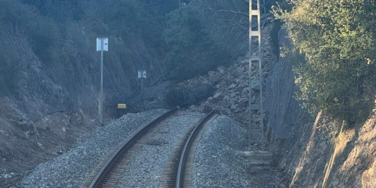 Cataluña incomunicada por tren: Renfe suspende todo el servicio de Rodalies y Media Distancia 1 Cataluña incomunicada por tren: Renfe suspende todo el servicio de Rodalies y Media Distancia