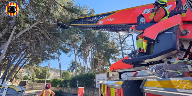 Alerta naranja en la Comunitat Valenciana: el temporal de viento deja cientos de incidentes y rachas de hasta 120 km/h