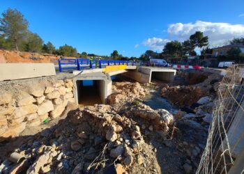 El Consell restablece la conexión en Chiva con un nuevo puente que multiplica por 2,5 su capacidad frente a riadas