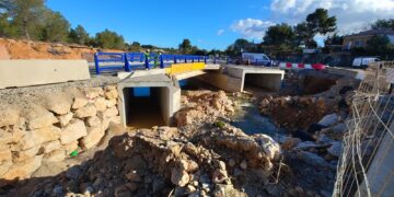 El Consell restablece la conexión en Chiva con un nuevo puente que multiplica por 2,5 su capacidad frente a riadas