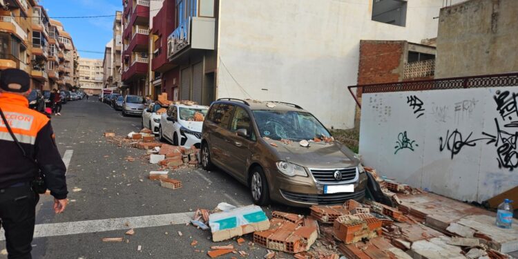 El temporal "Kristin" colapsa Alicante: 190 emergencias en cinco horas por rachas de hasta 156 km/h