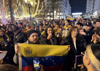 Mary Ponte pide responsabilidad y organización a los venezolanos concentrados en la Plaza del Ayuntamiento de Valencia