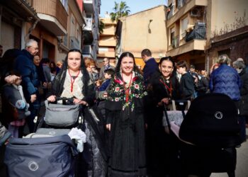 Torrent se rinde a Sant Blai: la 'Passejà del Guió' marca el inicio de la tradición