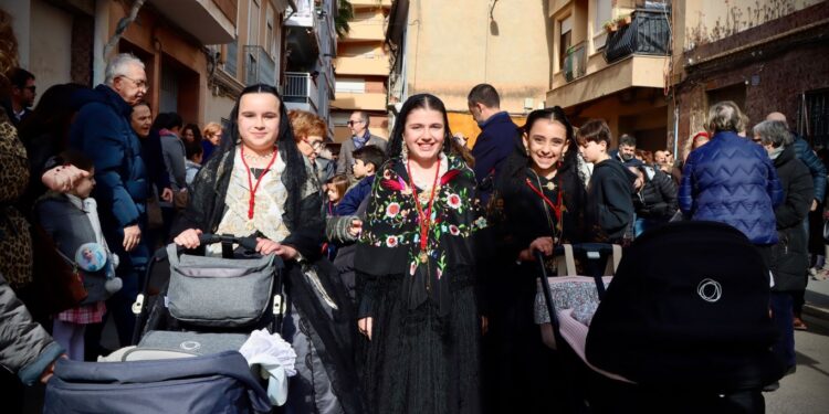 Torrent se rinde a Sant Blai: la 'Passejà del Guió' marca el inicio de la tradición