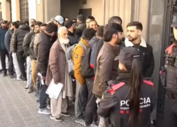 Regularizar inmigrantes sin controlar: cuando el Estado renuncia a saber a quién legaliza