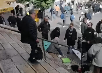 Una nueva caída en las escaleras del Mercado Central reaviva la demanda de mejoras de accesibilidad