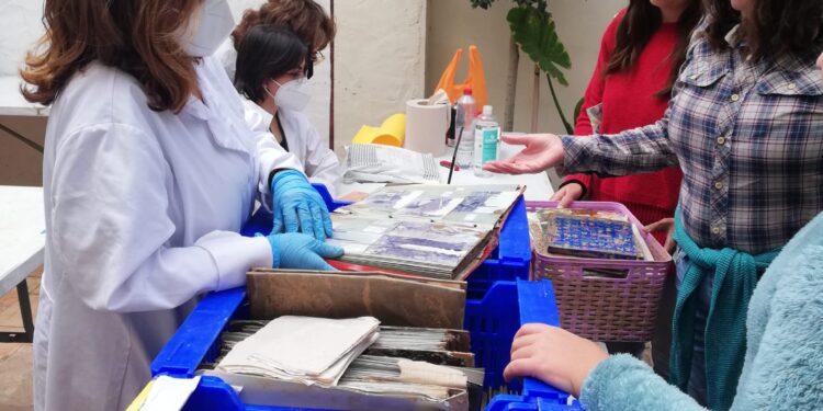 ‘Salvem les Fotos’: El rescate monumental de la memoria familiar tras la DANA