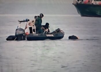 Desalojan una playa de Dénia para explosionar un artefacto de la Guerra Civil hallado en el mar