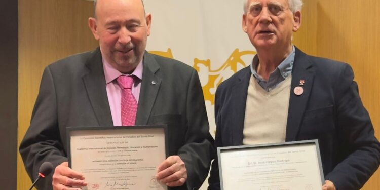 El Dr. José Hoyo Rodrigo se incorpora a la Comisión Científica Internacional del Santo Grial 1 El Dr. José Hoyos Rodrigo se incorpora a la Comisión Científica Internacional del Santo Grial