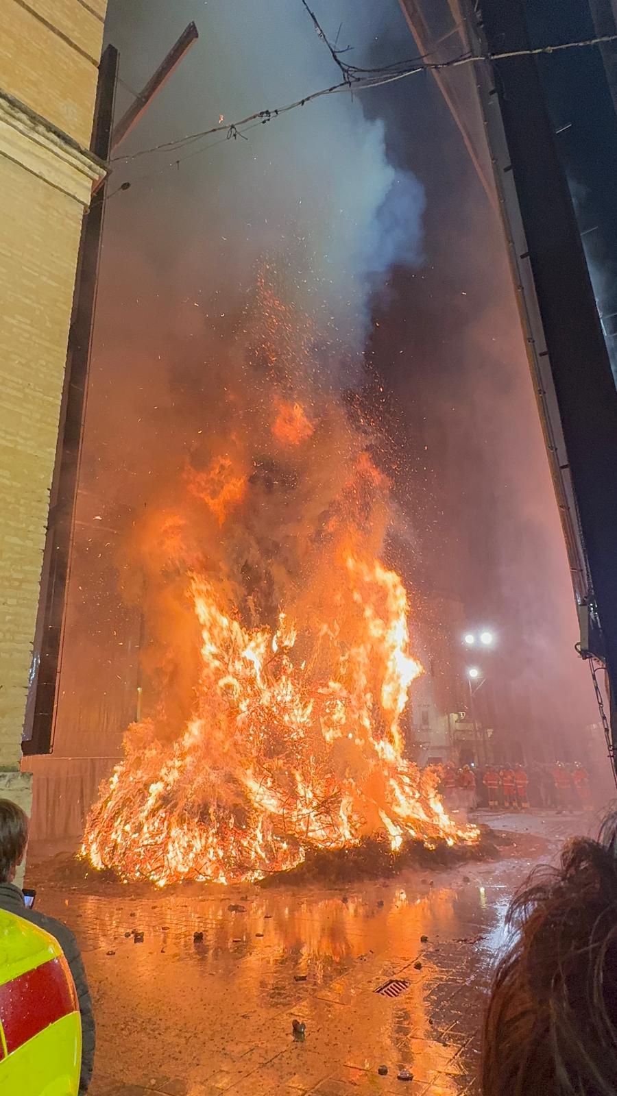 Canals hace historia ante el fuego: «La Bella Improvisada» arde ante el mundo 5 WhatsApp Image 2026 01 16 at 22.05.13