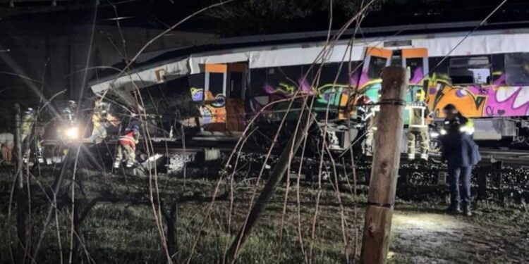 El desplome de un muro causa un muerto y 37 heridos y obliga al cierre total de la red de Rodalies en Cataluña
