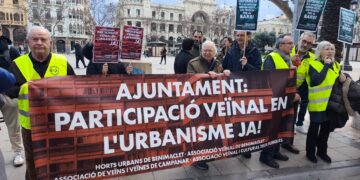 Tres asociaciones de vecinos le reclaman a Catalá que les escuche y participar en las decisiones que atañen a sus barrios