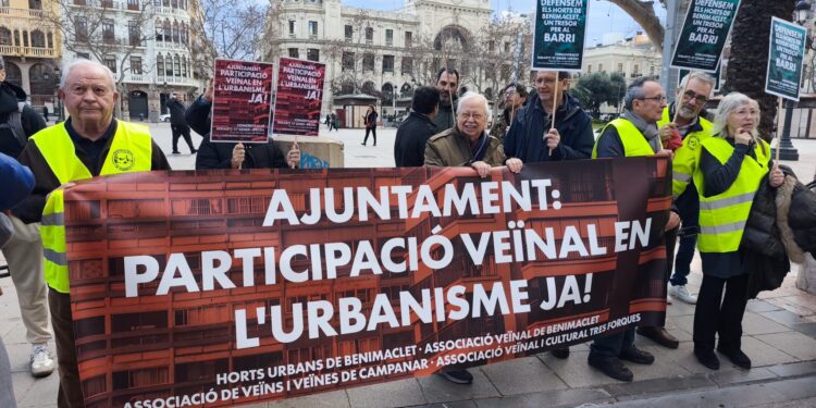 Tres asociaciones de vecinos le reclaman a Catalá que les escuche y participar en las decisiones que atañen a sus barrios 1 Tres asociaciones de vecinos le reclaman a Catalá que les escuche y participar en las decisiones que atañen a sus barrios