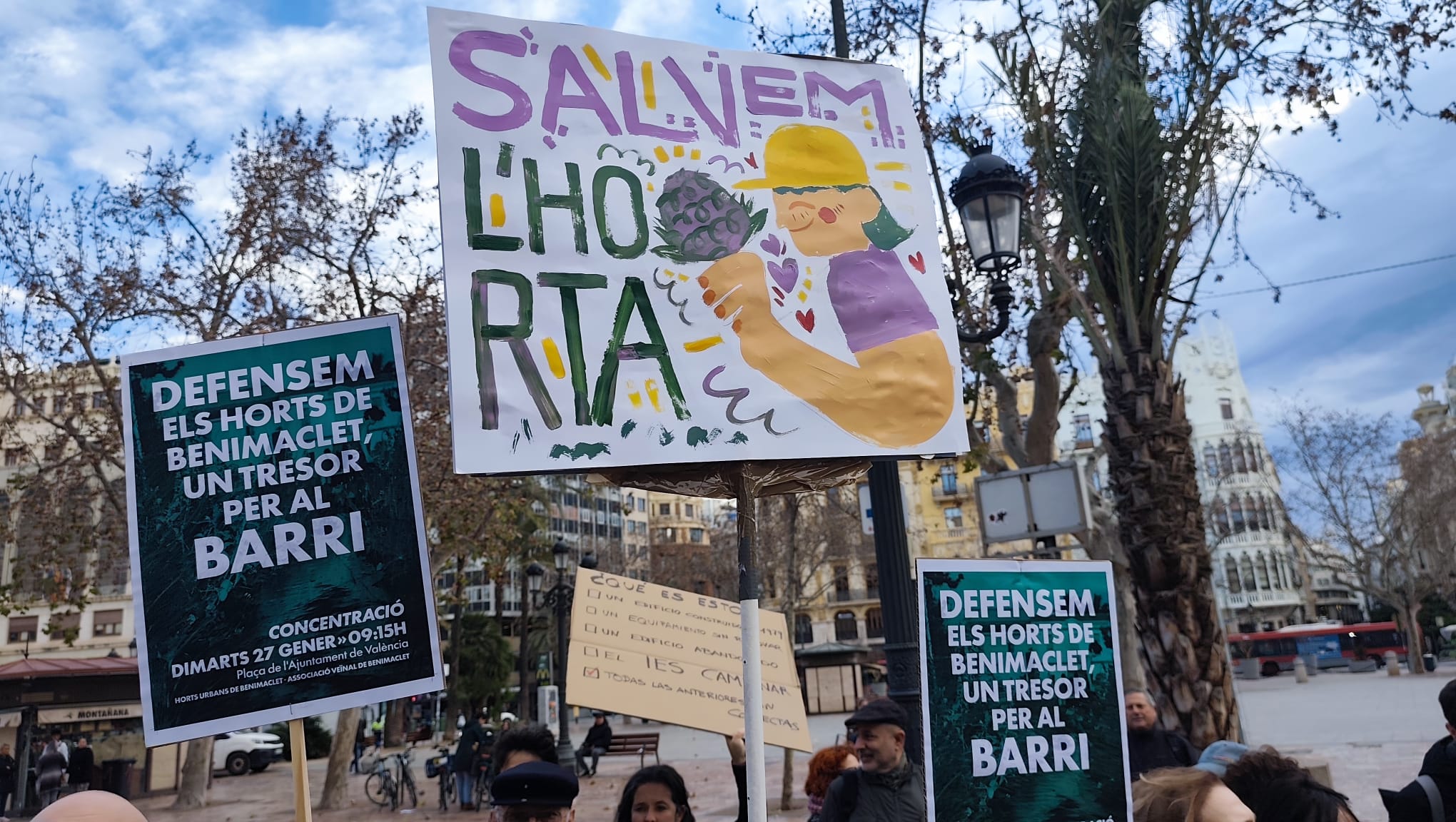 Tres asociaciones de vecinos le reclaman a Catalá que les escuche y participar en las decisiones que atañen a sus barrios 3 WhatsApp Image 2026 01 27 at 10.40.22