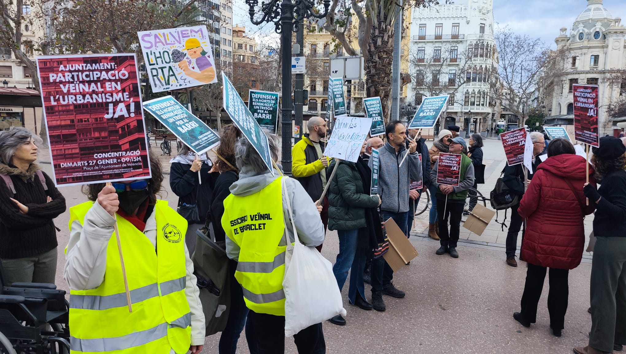Tres asociaciones de vecinos le reclaman a Catalá que les escuche y participar en las decisiones que atañen a sus barrios 5 WhatsApp Image 2026 01 27 at 10.40.222