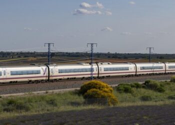 La red de Alta Velocidad Madrid-Barcelona se frena entre baches invisibles e ironía oficial