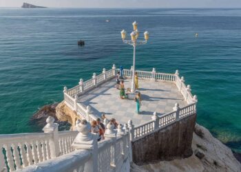 Alerta en el Mediterráneo: Despliegue para localizar un velero desaparecido entre Gandia y Guardamar