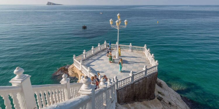 Alerta en el Mediterráneo: Despliegue para localizar un velero desaparecido entre Gandia y Guardamar