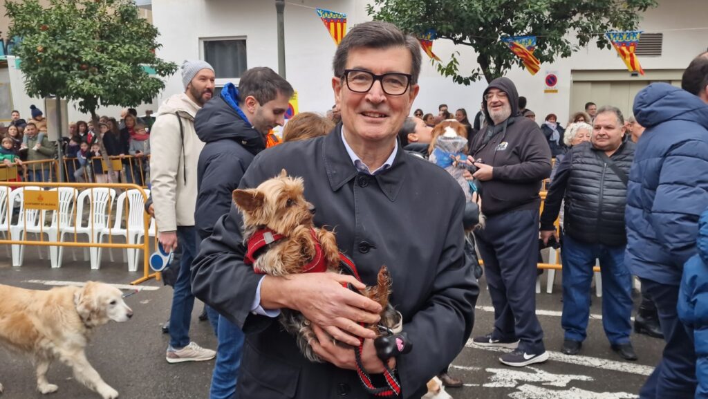 bendicion de animales de la calle Sagunto reune a miles de personas en Valencia por San Antonio Abad 20260117 104730 112 Mediana