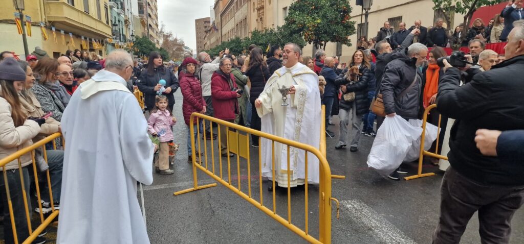 bendicion de animales de la calle Sagunto reune a miles de personas en Valencia por San Antonio Abad 20260117 104730 51 Mediana