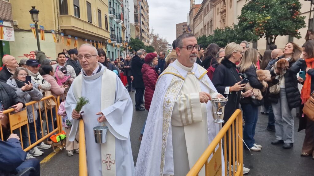 bendicion de animales de la calle Sagunto reune a miles de personas en Valencia por San Antonio Abad 20260117 104730 53 Mediana