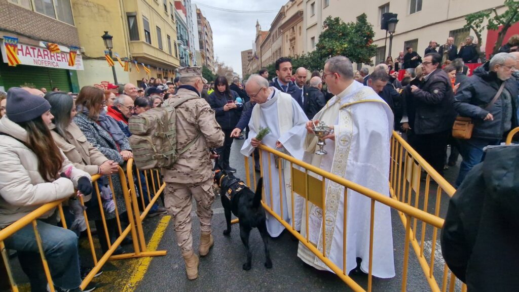 bendicion de animales de la calle Sagunto reune a miles de personas en Valencia por San Antonio Abad 20260117 104730 57 Mediana