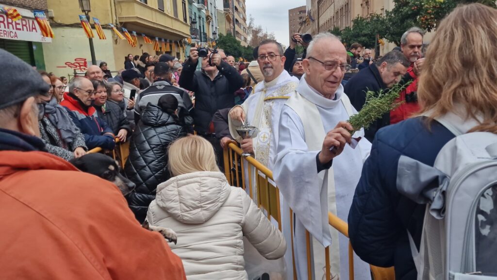 bendicion de animales de la calle Sagunto reune a miles de personas en Valencia por San Antonio Abad 20260117 104730 90 Mediana