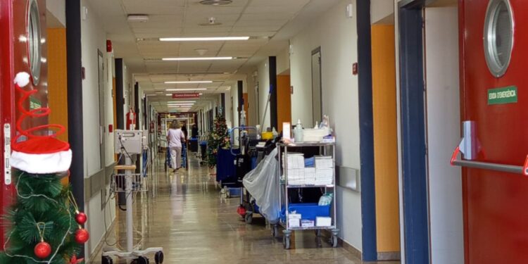 El colapso silencioso del Hospital de la Ribera: cuando la mala gestión pone en riesgo a los pacientes