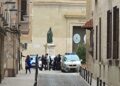 Xàtiva: El espejismo de FITUR frente a la cruda realidad de un casco antiguo en llamas 10 Pelea con barras de hierro en la plaza de la Seu de Xàtiva