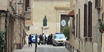 Pelea con barras de hierro en la plaza de la Seu de Xàtiva