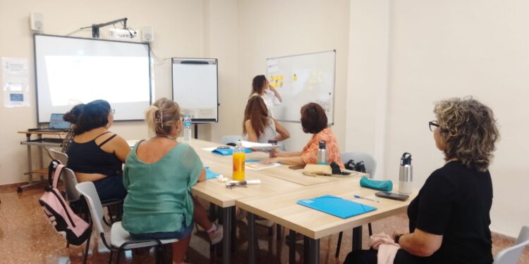 Casi la mitad de las mujeres con discapacidad del programa de COCEMFE Valéncia logra un empleo