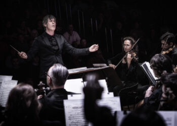 Nacho de Paz dirige la Orquesta de Valencia en el Palau de la Música