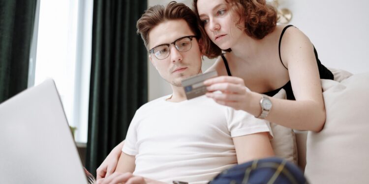 Los pagos con TPV registran récords que hablan de la revolución del dinero digital