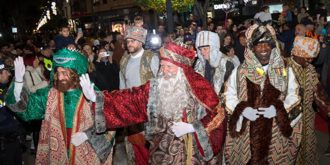 Torrent se blinda de ilusión: todo listo para una Cabalgata de Reyes histórica con diez bloques temáticos