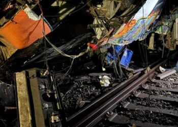 20 heridos en Rodalies de Cataluña tras el descarrilamiento de un tren sobre el que ha caído un muro de contención
