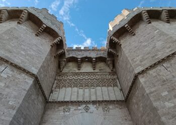 Vista Portal dels Serrans en la Ruta Camins Medievals Valencia de CaminArt