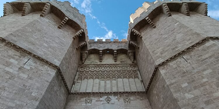 Vista Portal dels Serrans en la Ruta Camins Medievals Valencia de CaminArt