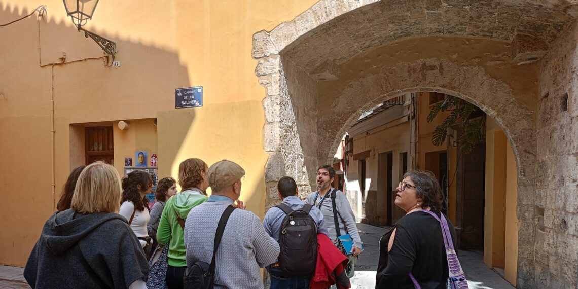 Rutas con CaminArt: un viaje apasionante por la historia andalusí, los enigmas urbanos y la crónica negra de la ciudad 1 Rutas con CaminArt: un viaje apasionante por la historia andalusí, los enigmas urbanos y la crónica negra de la ciudad