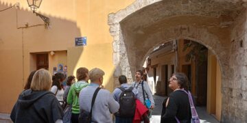 Rutas con CaminArt: un viaje apasionante por la historia andalusí, los enigmas urbanos y la crónica negra de la ciudad