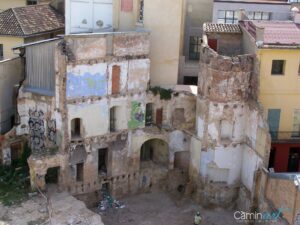 Muralla andalus&iacute; del siglo XI en una de las rutas guiadas Valencia por la antigua Balansiya
