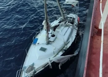 Doce días a la deriva: rescatan en aguas de Argelia a un navegante que zarpó desde Gandía