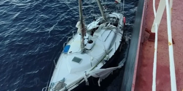 Doce días a la deriva: rescatan en aguas de Argelia a un navegante que zarpó desde Gandía