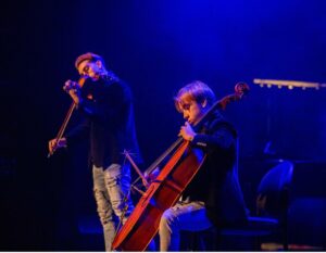 Violincheli Brothers actuando en el Palau de la M&uacute;sica