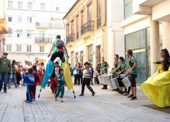 0213 Circ al carrer ©Mike Water