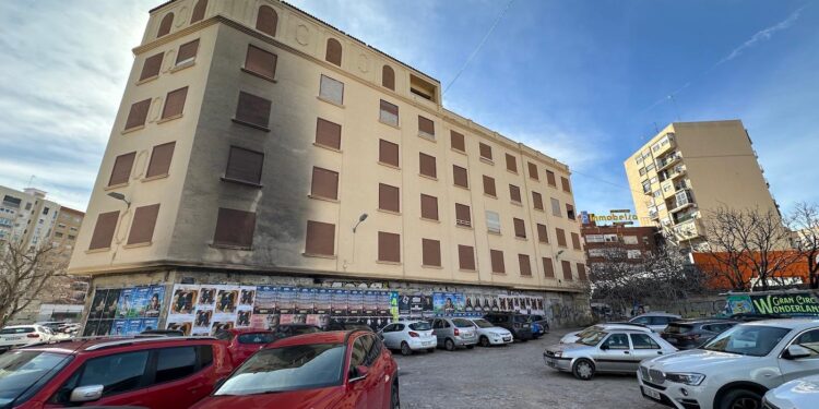 El fin de la degradación en Pío XII: Valéncia adelanta el derribo del icono del abandono en Campanar