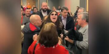 Pérez Llorca da por buenas las disculpas de la regidora del PP que insultó a Pedro Sánchez en un mitin