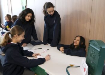 Alumnos de BSV duranta la Semana de la Salud Mental 2 Mediana