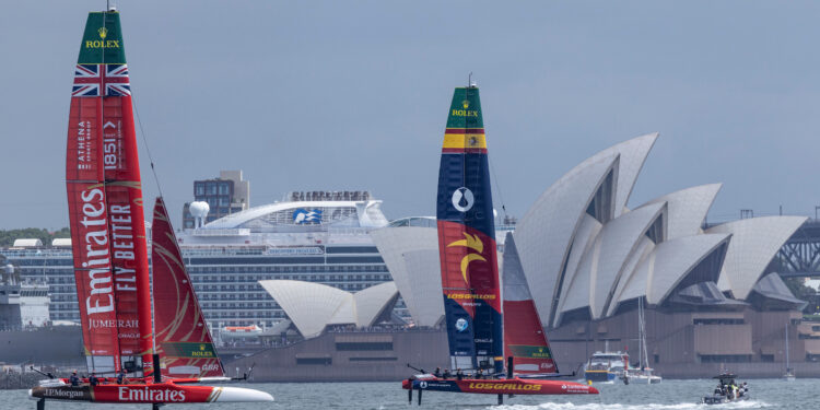 Los Gallos siguen de dulce: el equipo español lidera la tabla tras el primer día de carreras de la SailGP en Sídney 1 Los Gallos siguen de dulce: el equipo español lidera la tabla tras el primer día de carreras de la SailGP en Sídney