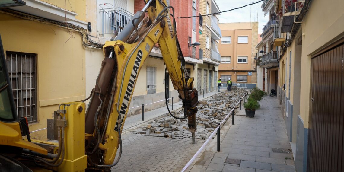 Torrent acelera la renovación de su casco histórico: la calle Reyes Católicos estrena pavimentación integral