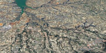 Alarma en La Pobla del Duc: los bomberos combaten dos focos de incendio simultáneos en zona de barrancos